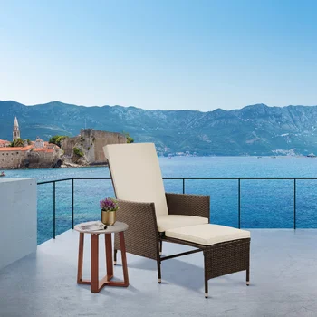 Уличное кресло для отдыха во внутреннем дворике из ротанга с выдвижной оттоманкой и подушками, коричневый/белый